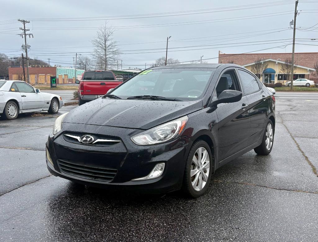 2012 Hyundai Accent GLS's photo
